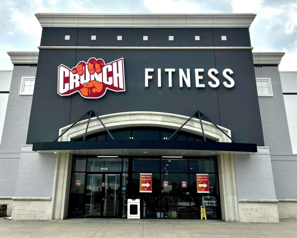 Crunch Fitness storefront with custom channel letter signage by Thomas Sign – approved national vendor