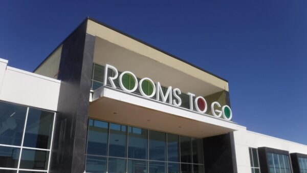 illuminated channel letter sign for Rooms To Go storefront