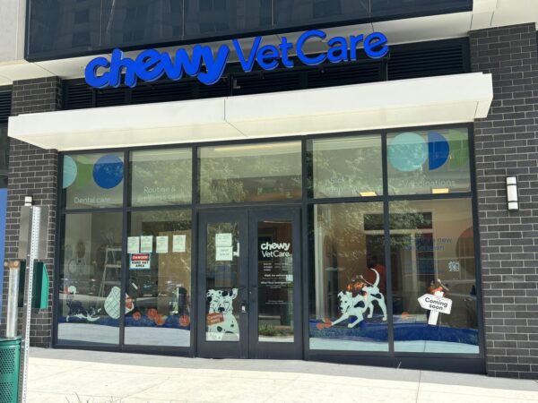 Retail storefront signage for shopping centers and retail businesses