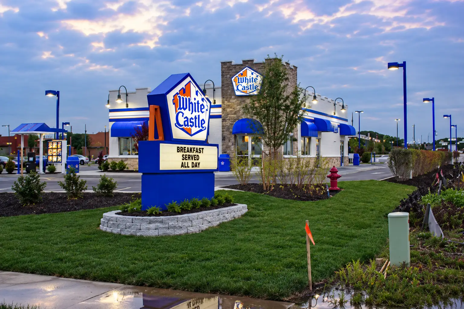 White Castle pylon sign at restaurant location